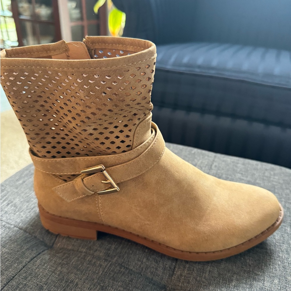 Women’s boots Sz 7